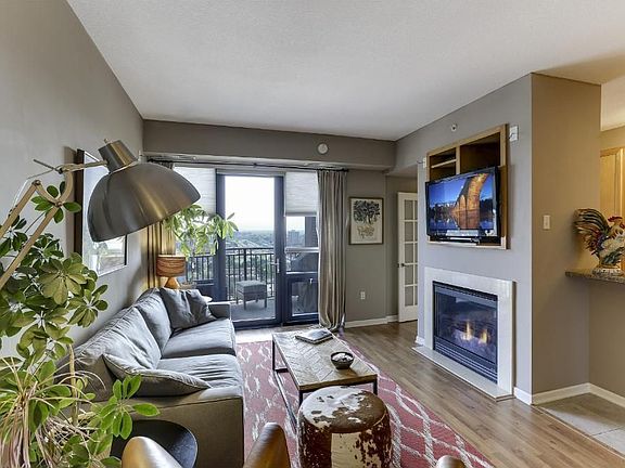 4th image of 500 Grant St E #1605