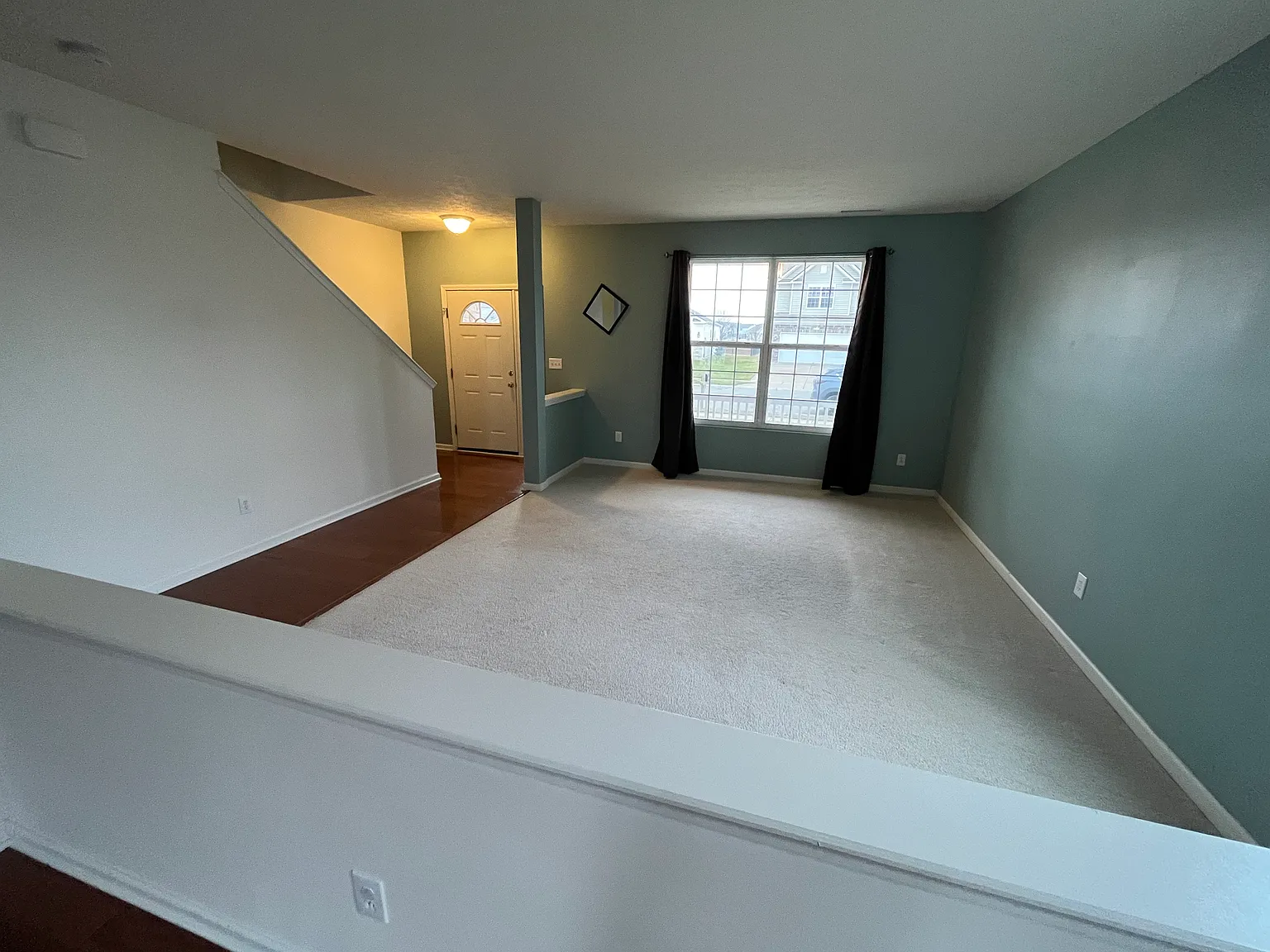 3 bed, 2.5 bath, 2652 sqft, $2,050 — Photo 3