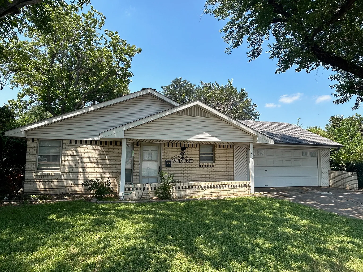 2 bed, 1100 sqft, $1,875 — Photo 1