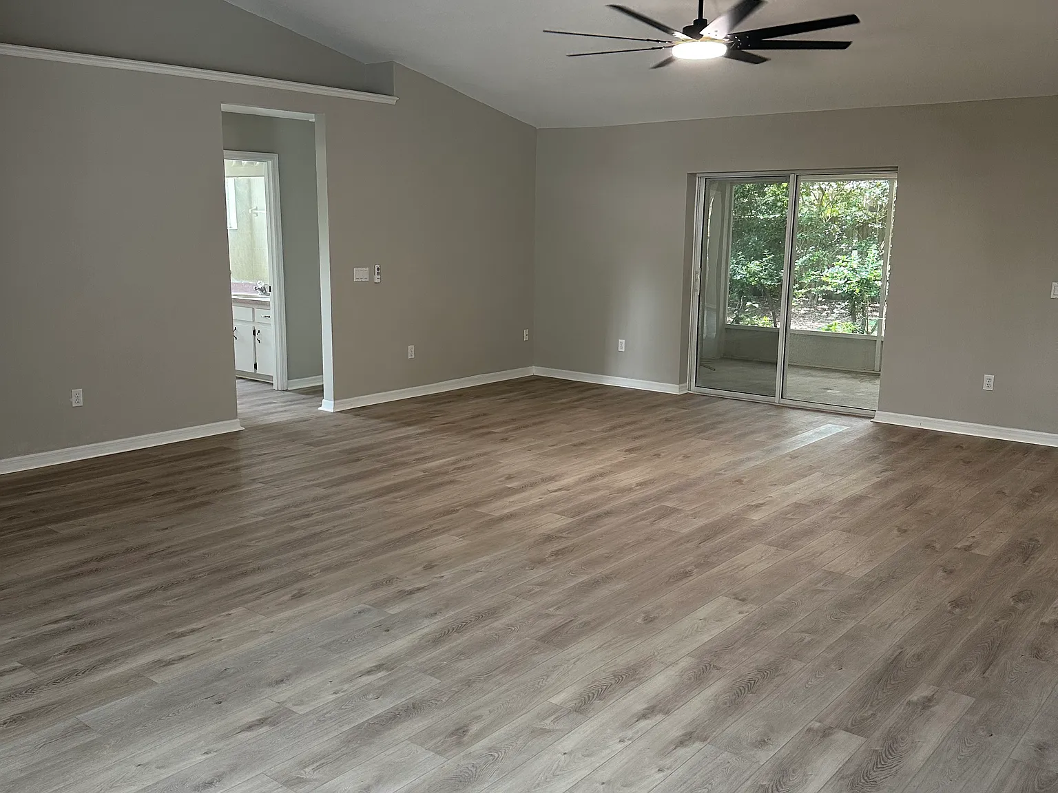 4 bed, 2219 sqft, $2,495 — Photo 3
