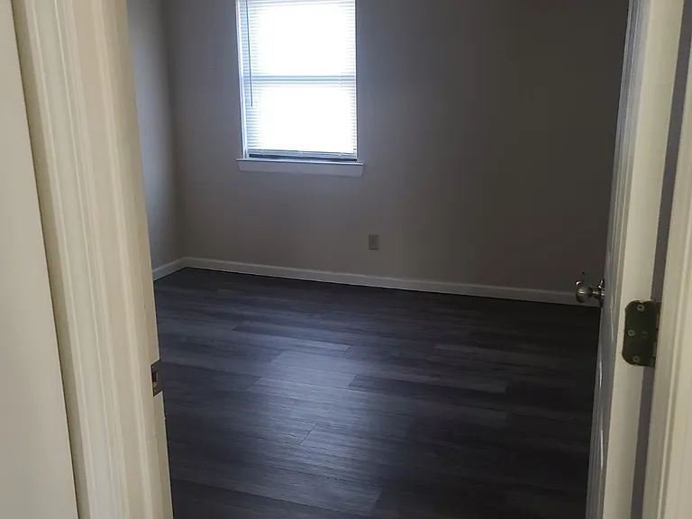 Oak Knoll Apartments — Photo 19