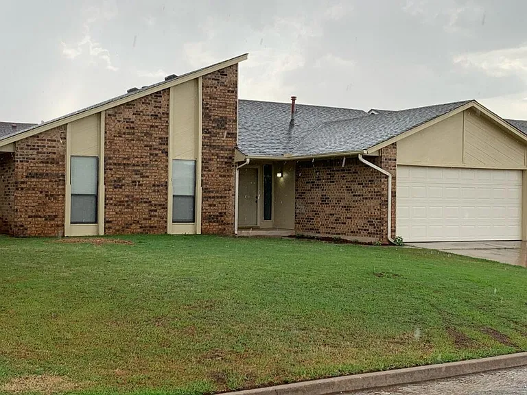 432 Conestoga Dr — Photo 1
