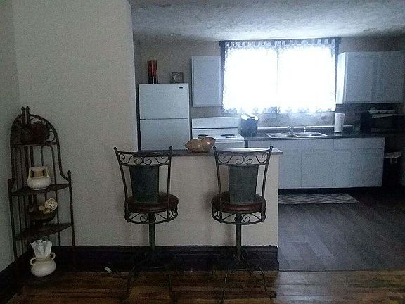 5th image of 301 S 13th St APT 1