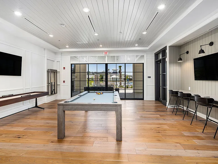 Element Barclay Station — Photo 31