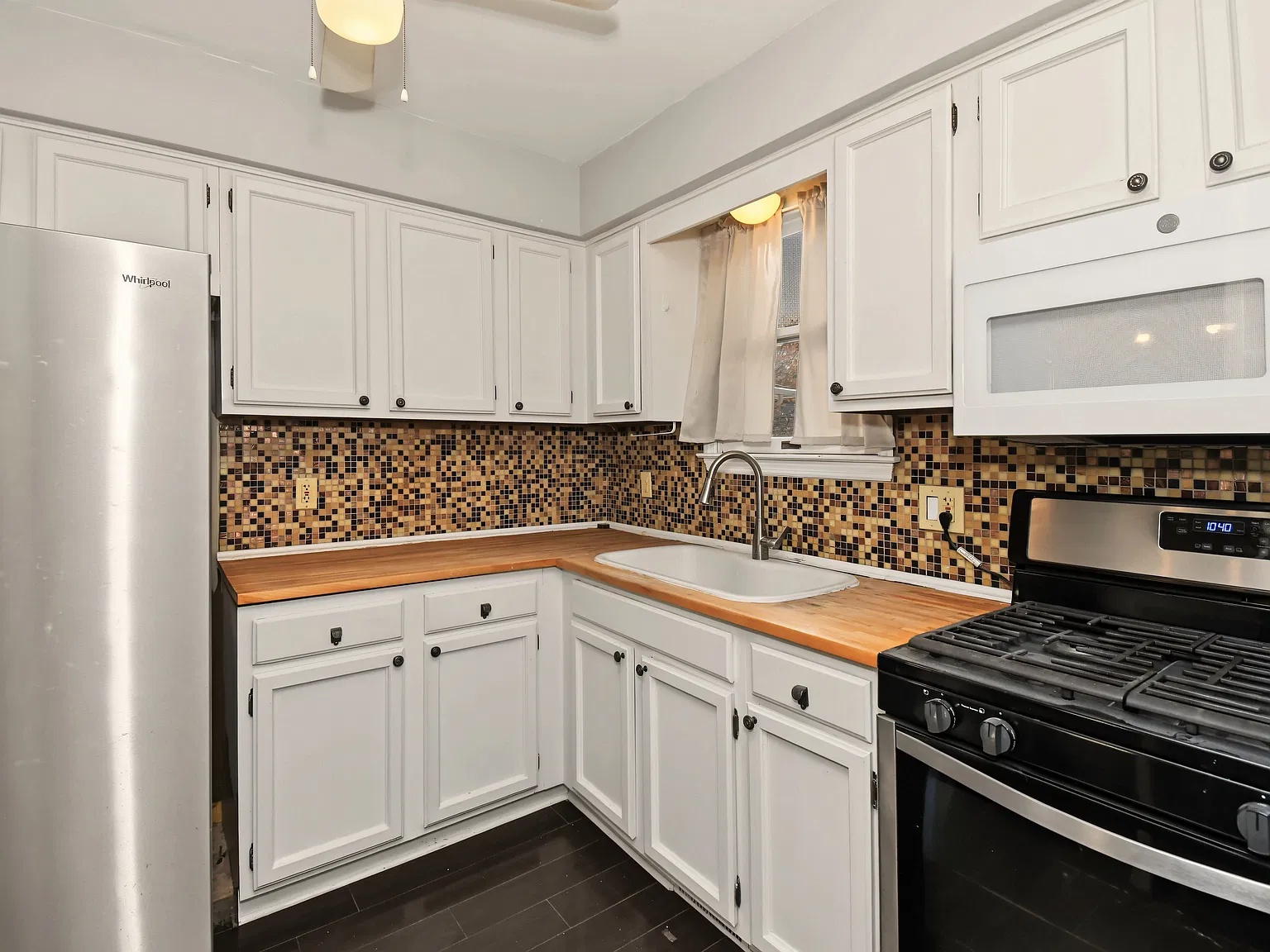 3 bed, 1260 sqft, $2,350 — Photo 3
