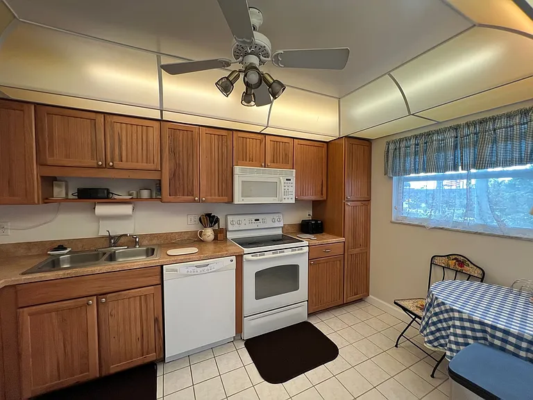 1172 Commodore Ct #203 — Photo 4