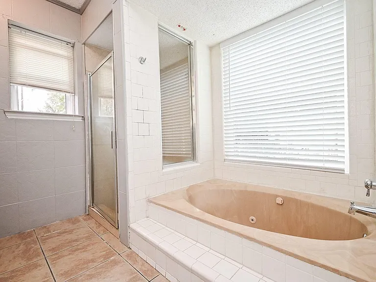 13102 Richmond Ave — Photo 15