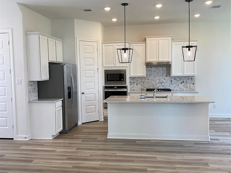 2418 Yacht Harbor Dr — Photo 3