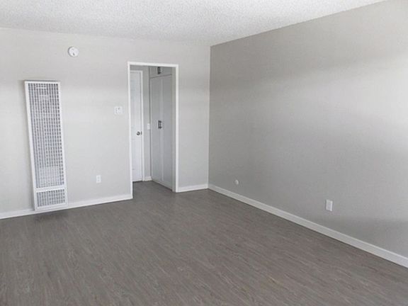 4th image of 343 N Avenue 52 APT 32