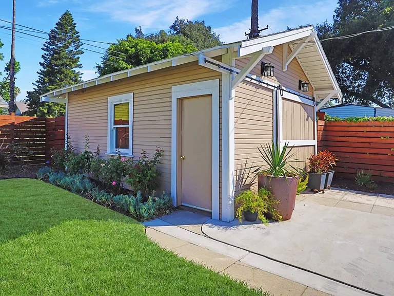 125 E Alvarado St — Photo 6