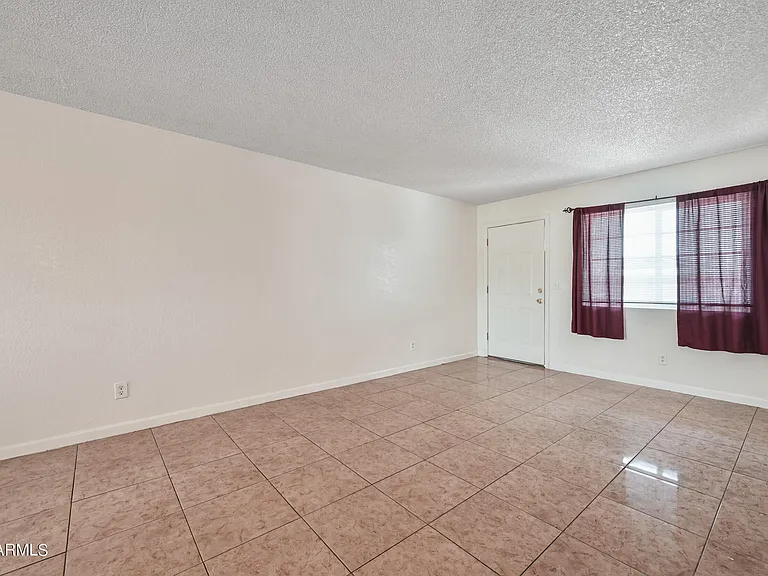 1815 N Spg #202 — Photo 3
