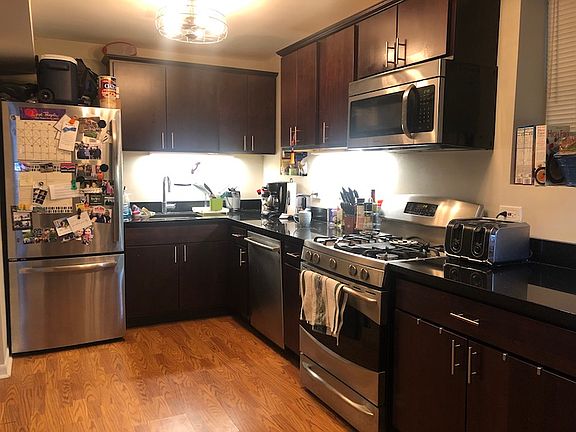 3rd image of 2626 N Wilton Ave