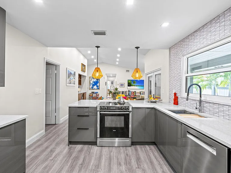 2474 Bedford Mews Dr — Photo 13