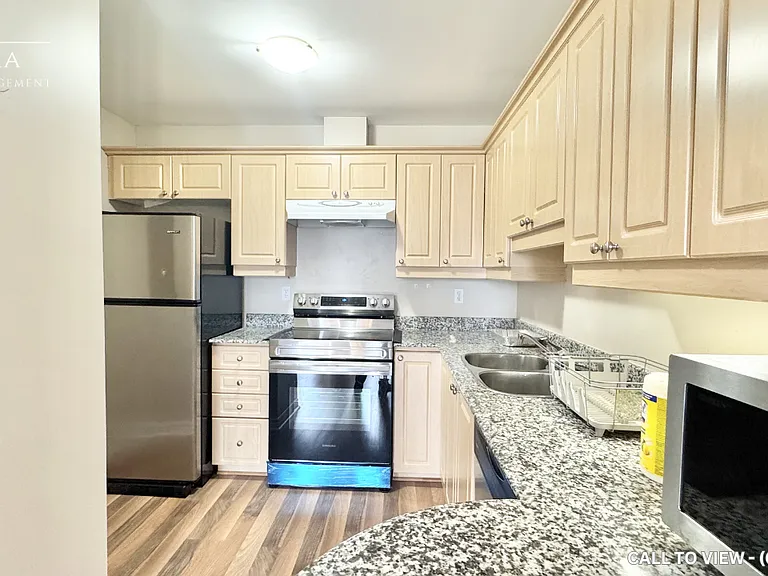 135 James St S #608 — Photo 2
