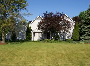 6822 Mullberry Ct, Saline, MI 48176