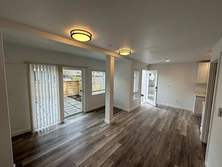 744 Belmont Pl E — Photo 19