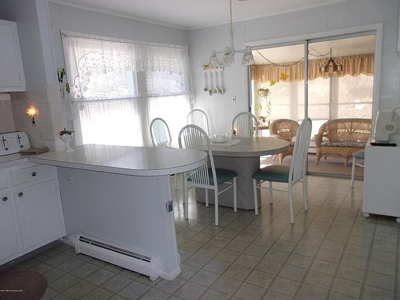 3rd image of 20 Mount Kisco Dr