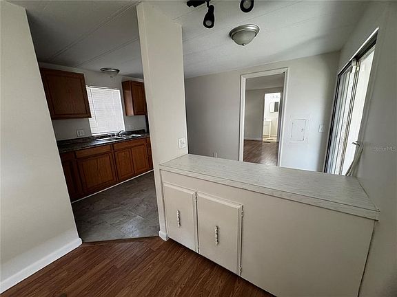 5th image of 1001 NE 77th St #9