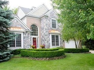 1456 Oakmont Ct, Lake Orion, MI 48362