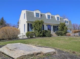 8 Huckleberry Ln, West Warwick, RI 02893