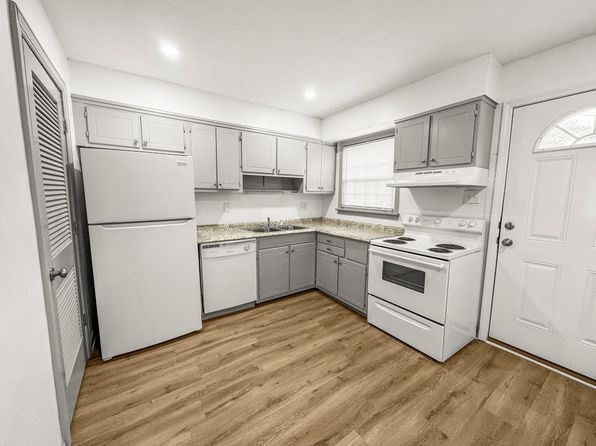Experience comfortable and stylish living at Creek Ridge Crossing, 3206 Sunset Ave APT M5, Rocky Mount, NC 27804