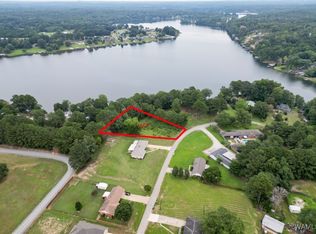 8 Viewpoint Rd, Northport, AL 35475