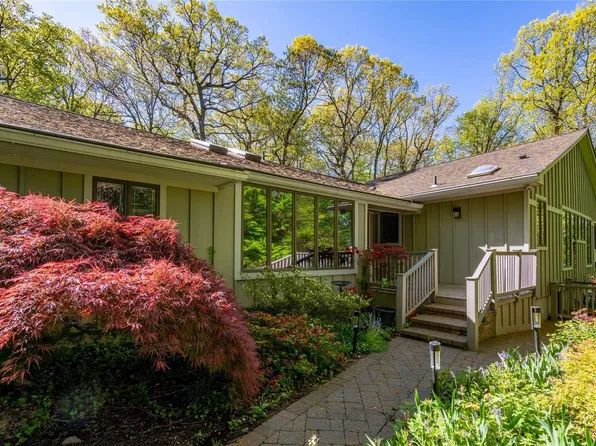 10 Polly Place, Huntington, NY 11743