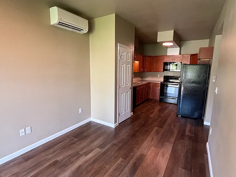 636 Hansen St SE #B — Photo 14