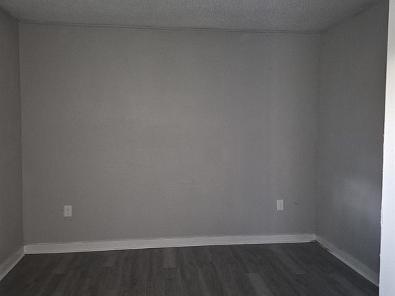 5th image of 818 Crockett St