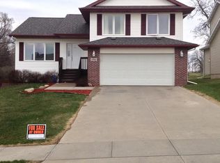 1341 Woolridge Dr, Coralville, IA 52241