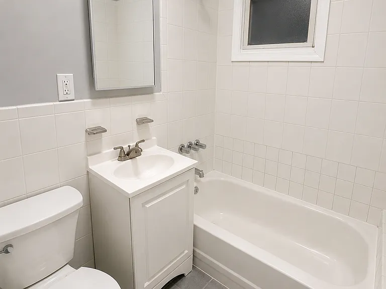 176 Randolph Ave #B — Photo 3