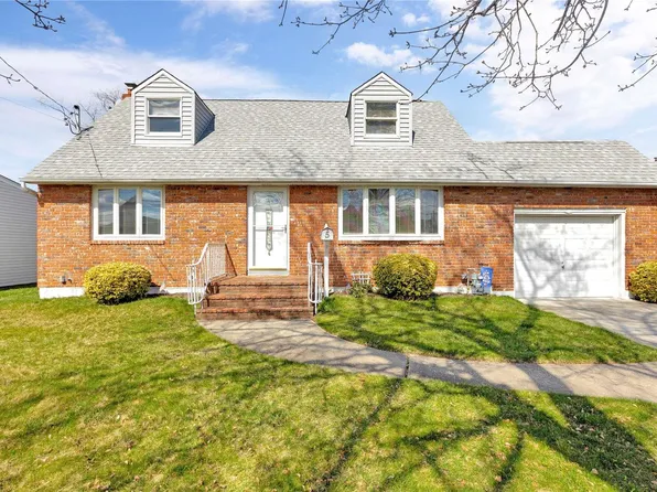 5 Poplar Avenue, Farmingdale, NY 11735