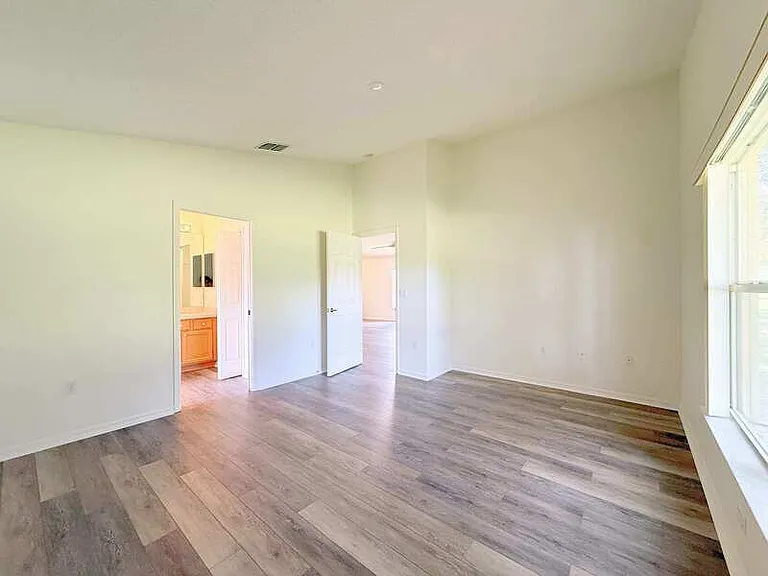 240 Center Oak Cir — Photo 31