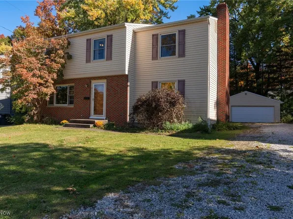611 Treeside Dr, Akron, OH 44313