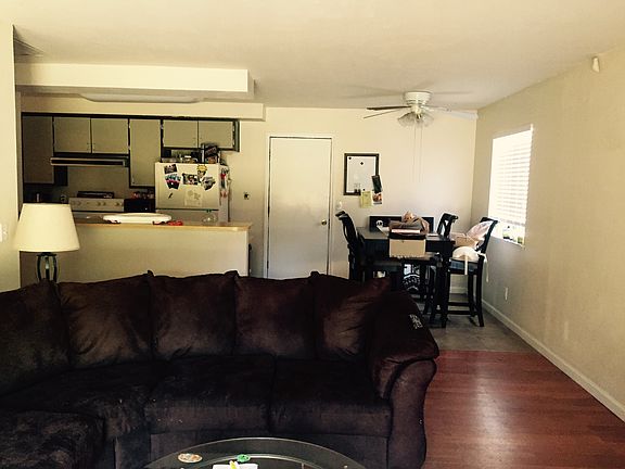 Bright dining & living rooms