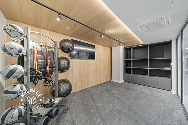 Rented by Carroll Development Leasing LLC | media 15