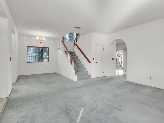 4th image of 356 Jacaranda Drive