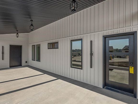 3rd image of 523 Park View Ct