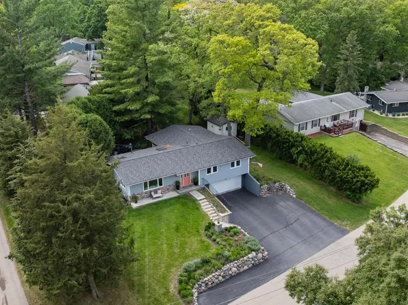 860 Trails End DRIVE, Fontana, WI 53125