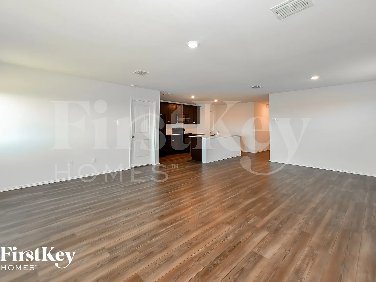 4 bed, 2.0 bath, 1695 sqft, $2,105 — Photo 4