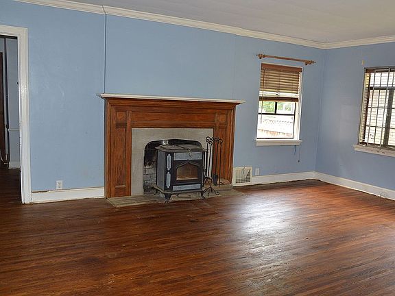 3rd image of 1375 E Chandler Ave