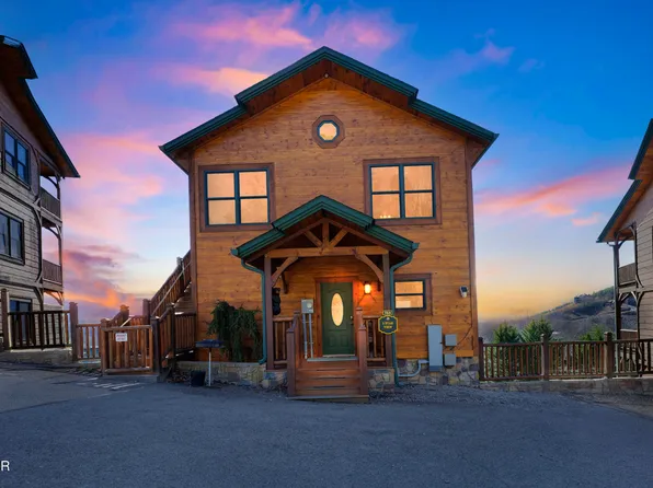 768 Mountain Stream Way, Gatlinburg, TN 37738