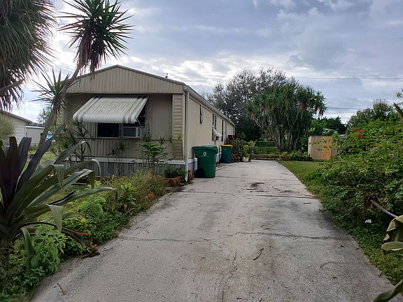 2nd image of 15483 Lime Dr
