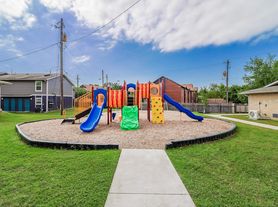 Oaks on North Plaza Apartments