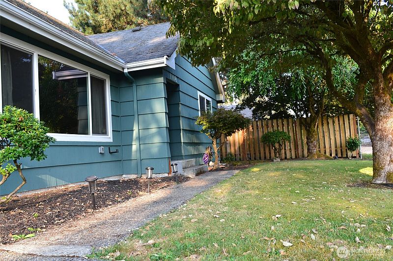 4th image of 1108 10th Street NE
