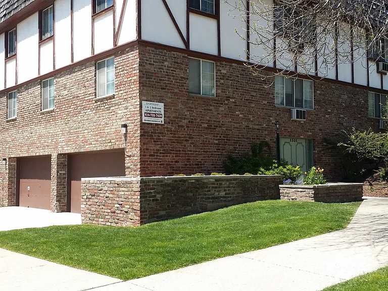 2505 N Frederick Ave — Photo 3