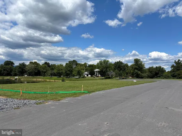 Meadowcreek Dr N, Chambersburg, PA 17202