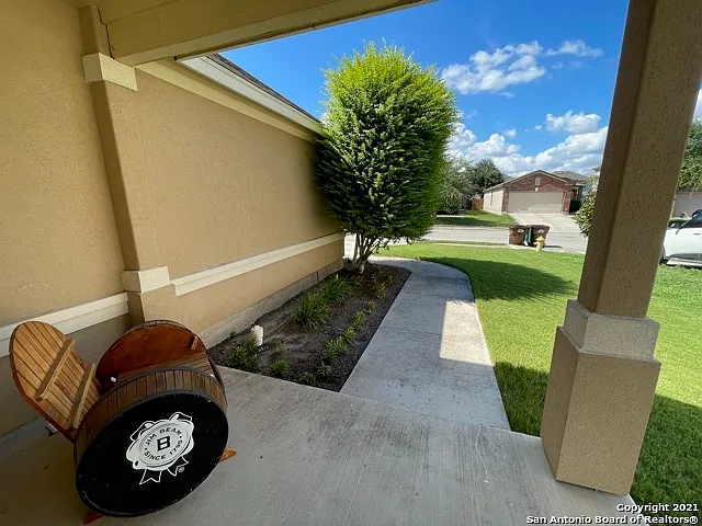3 bed, 2.0 bath, 1229 sqft, $1,580 — Photo 2