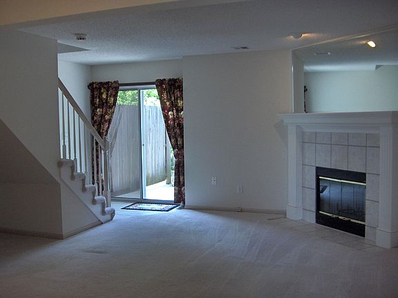 3rd image of 6066 NE Moonstone Dr #10D