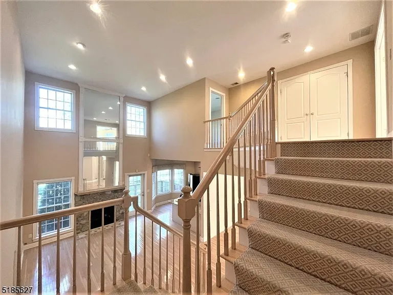 70 Winged Foot Dr — Photo 4